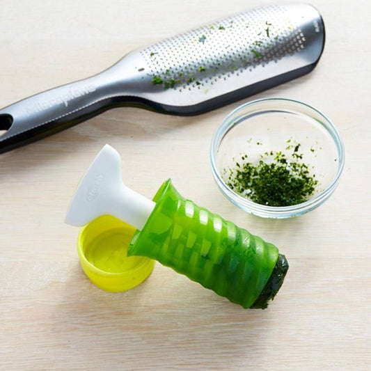 Contenedor con prensa de hierbas